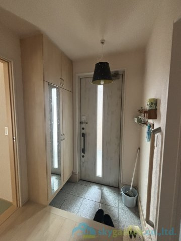 平塚市南原　中古戸建の玄関