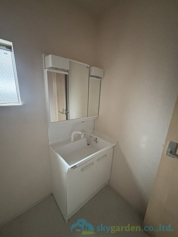 平塚市南原　中古戸建の独立洗面台
