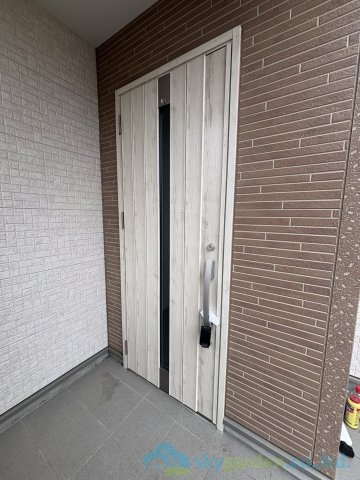 平塚市南原　中古戸建の玄関