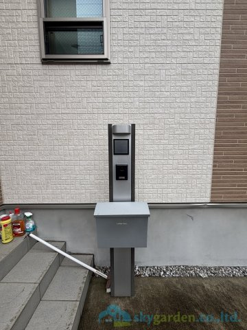 平塚市南原　中古戸建の玄関