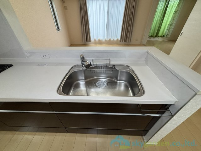 平塚市東八幡　中古戸建のキッチン