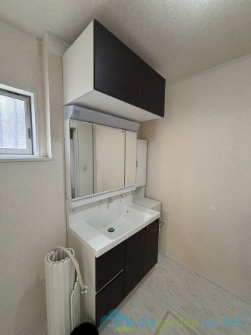 平塚市東八幡　中古戸建の独立洗面台