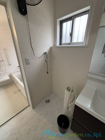 平塚市東八幡　中古戸建のランドリースペース