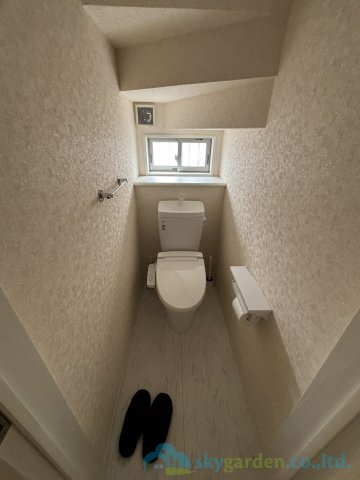 平塚市東八幡　中古戸建のトイレ