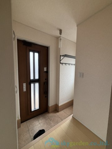 平塚市東八幡　中古戸建の玄関