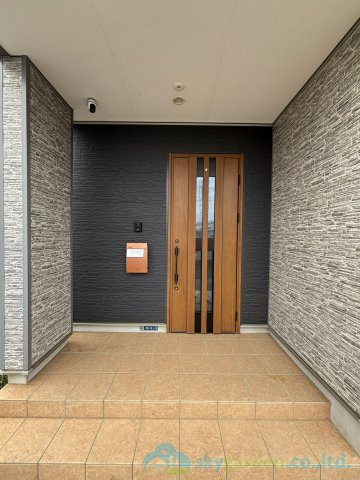 平塚市東八幡　中古戸建の玄関