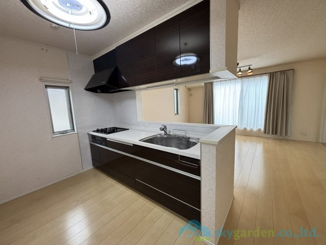 平塚市東八幡　中古戸建のキッチン|快適な日常を支える機能性と強さがひとつになったキッチンです。
