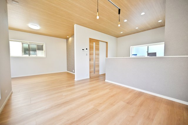 西宮市里中町2丁目中古戸建│5LDK+駐車1台可の外観|現在リフォーム工事中です。リフォーム内容について詳しくはお気軽にお問い合わせください。
