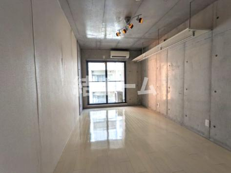 板橋区板橋１丁目の賃貸マンションの居間・リビング