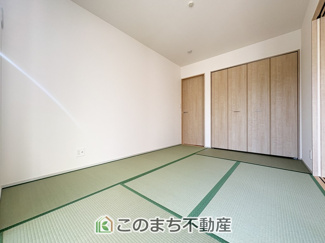 【和室】 | いろどりアイタウン栃木市藤岡町藤岡24-P4　3号棟 | 宿泊者の就寝スペースとしても活躍するリビング横の6帖和室♪