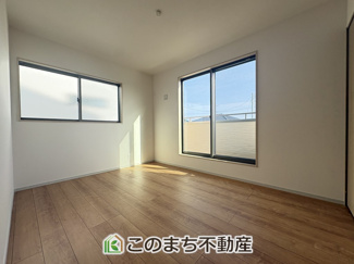 【内装】 | いろどりアイタウン栃木市藤岡町藤岡24-P4　3号棟 | 2面採光の明るい室内♪