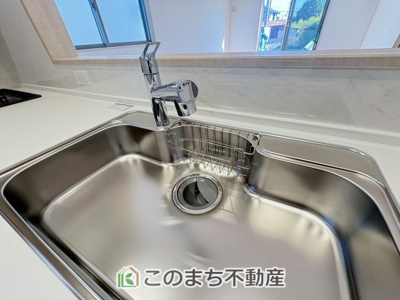 【キッチン】 | いろどりアイタウン栃木市藤岡町藤岡24-P4　 | 浄水カートリッジ式キッチン水栓でいつでもおいしいお水が飲めます。