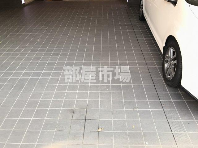 ROTIS COURTの駐車場
