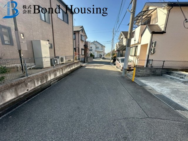 内装リフォーム済み物件　玉津町高津橋　中古戸建の前面道路含む現地写真