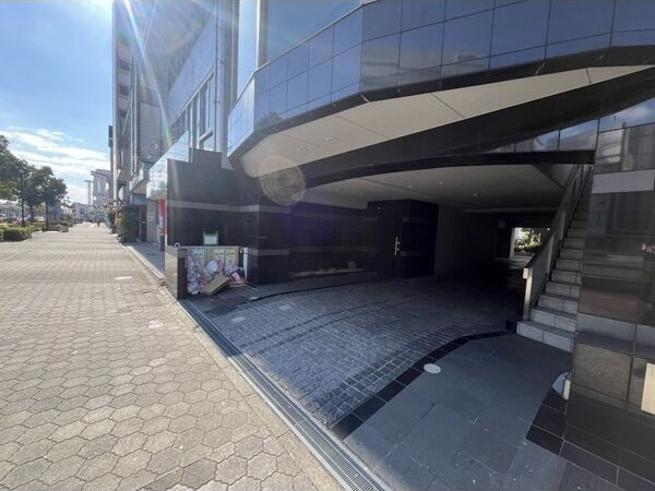 ライトクロト名港のエントランス