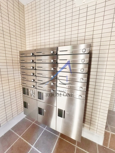 グランヒルズ錦糸町のその他共用部分|集合ポストと宅配ボックスです。