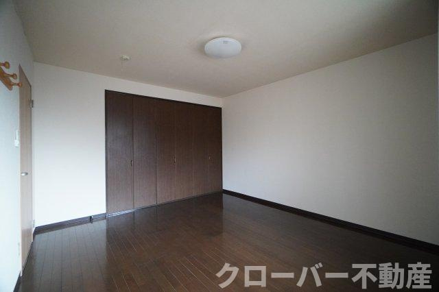 ベネッセ三条の洋室