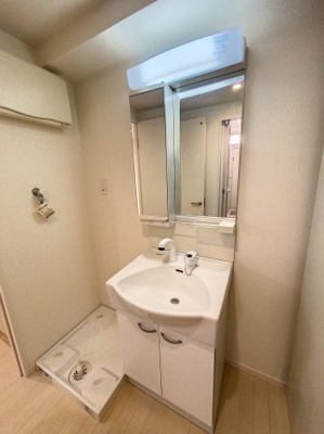 【独立洗面台】 | ランドポート | ※同建物ほかのお部屋の写真です。