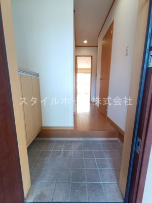 【玄関】 | サンシャイン巴江 | 別部屋写真です。