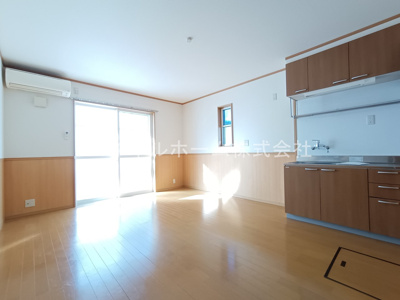 【居間・リビング】 | サンシャイン巴江 | 別部屋写真です。