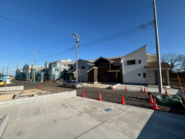 日立市西成沢町2丁目23-P1　新築戸建　11号棟の前面道路含む現地写真
