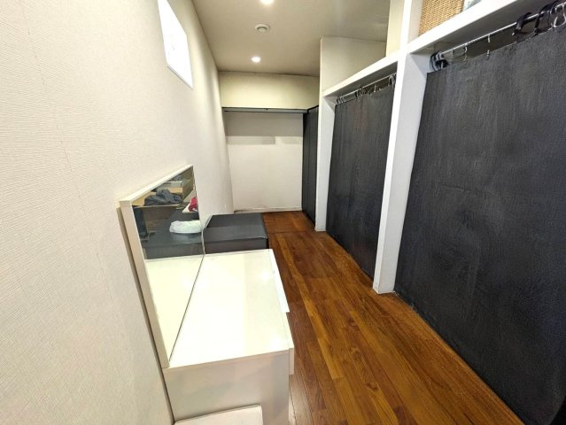 海南市且来の収納|ウォークインクローゼット

