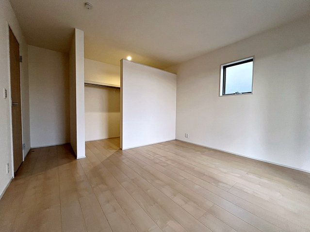 新築戸建・新築建売　福島市方木田第16 2期【長期優良住宅】吉井田小・福島一中の洋室|大容量のWICがついている8.7帖の洋室はご夫婦の寝室におすすめです！