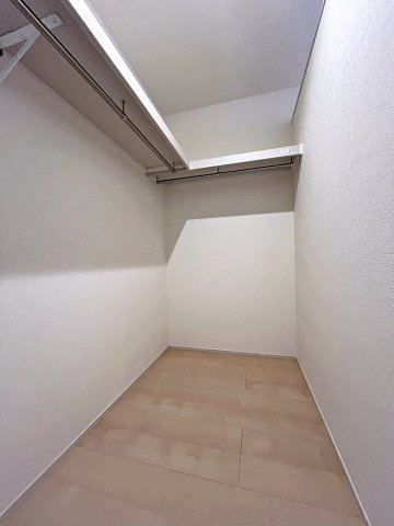 新築戸建・新築建売　福島市方木田第16 2期【長期優良住宅】吉井田小・福島一中の収納|WICはハンガーパイプがついているので衣類がきれいに整理整頓できます！