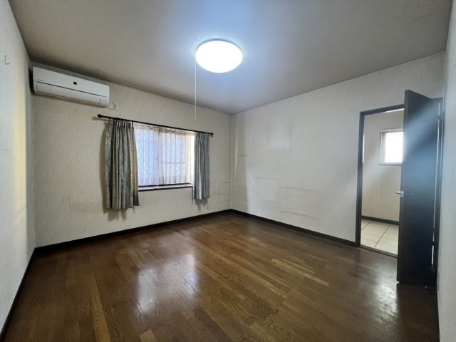 横手新町戸建ての洋室