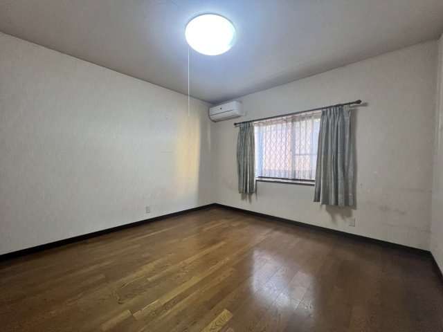 横手新町戸建ての洋室