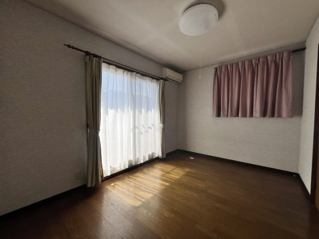 横手新町戸建ての洋室