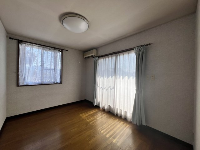 横手新町戸建ての洋室