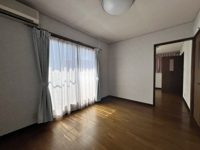 横手新町戸建ての洋室