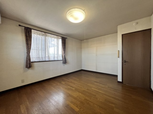 横手新町戸建ての洋室