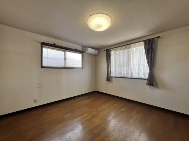 横手新町戸建ての洋室