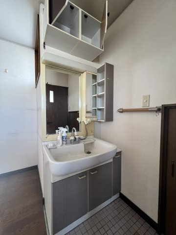 横手新町戸建ての独立洗面台