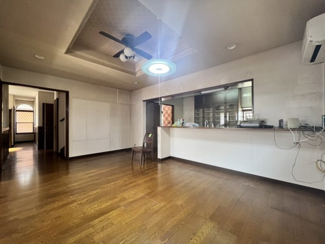 横手新町戸建ての居間・リビング