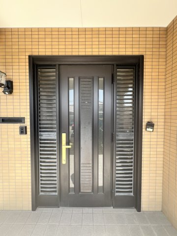 横手新町戸建ての玄関