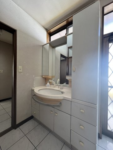 横手新町戸建ての独立洗面台