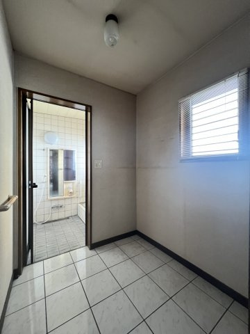 横手新町戸建ての脱衣所