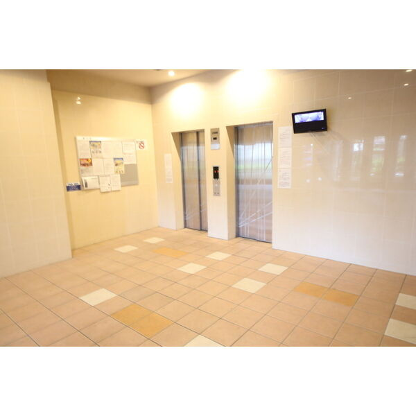 名古屋市中川区山王１丁目の賃貸マンションのロビー