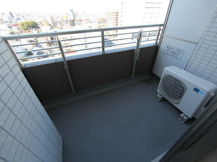 名古屋市中川区山王１丁目の賃貸マンションのバルコニー