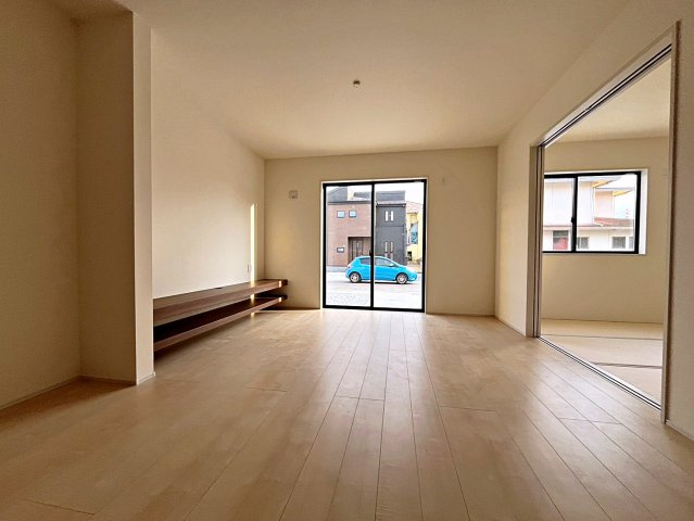 新築戸建・新築建売　福島市方木田第16 2期【長期優良住宅】吉井田小・福島一中の居間・リビング|備え付けのワイドなテレビ台がおしゃれ！