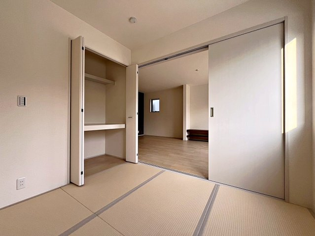 新築戸建・新築建売　福島市方木田第16 2期【長期優良住宅】吉井田小・福島一中の和室|リビングのすぐ隣にあるのでお子様のお昼寝や遊び場として最適！
