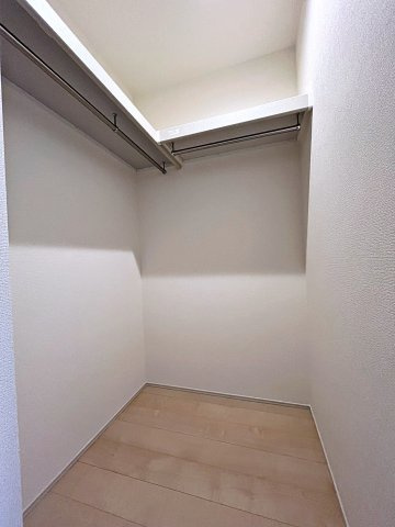 新築戸建・新築建売　福島市方木田第16 2期【長期優良住宅】吉井田小・福島一中の収納|WICはハンガーパイプがついているので衣類がきれいに整理整頓できます！
