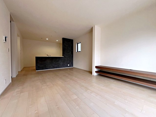 新築戸建・新築建売　福島市方木田第16 2期【長期優良住宅】吉井田小・福島一中の居間・リビング|LDKは17帖で隣の和室4.5帖と合わせると21.5帖の広々とした家族団らんスペース！