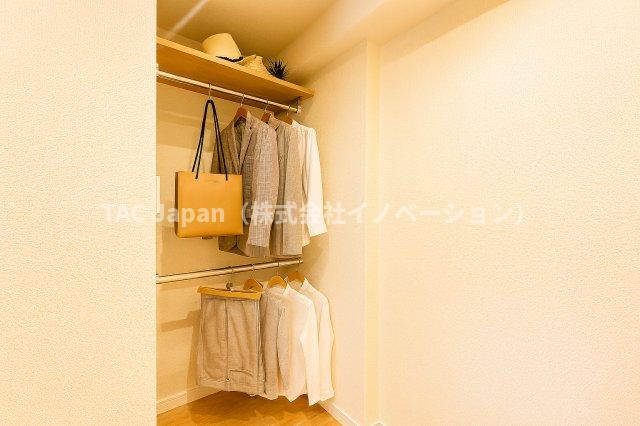 マイキャッスル東長崎の収納|暮らしをすっきり整える豊富な収納スペースは、衣類から日用品まで余裕を持ってしまえ、いつも整った美しい住まいを保つことができます。快適な生活を支える頼もしい味方です。
