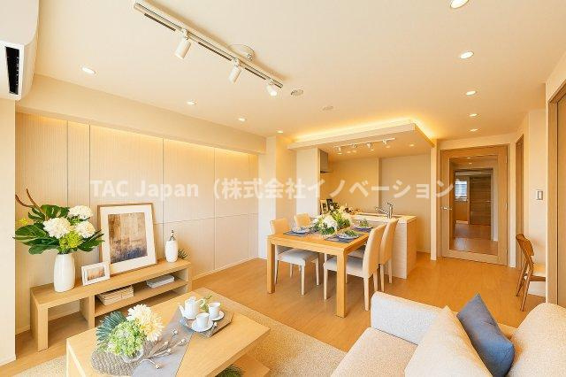 マイキャッスル東長崎の居間・リビング|住まう人の感性に寄り添い、美しさと機能性が調和した寛ぎの空間です。日々の疲れを癒し、心からリラックスできる場所として、暮らしに豊かさと安心感をもたらします。