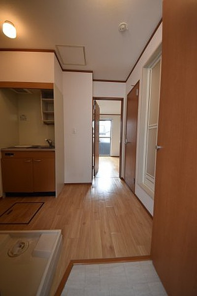 モカメゾン六甲の玄関