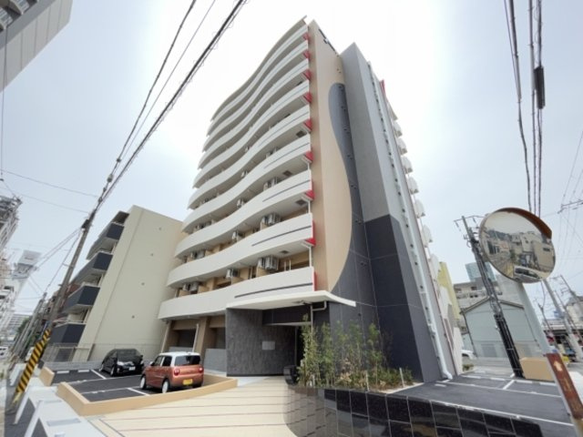 セレニテ三宮プリエの外観